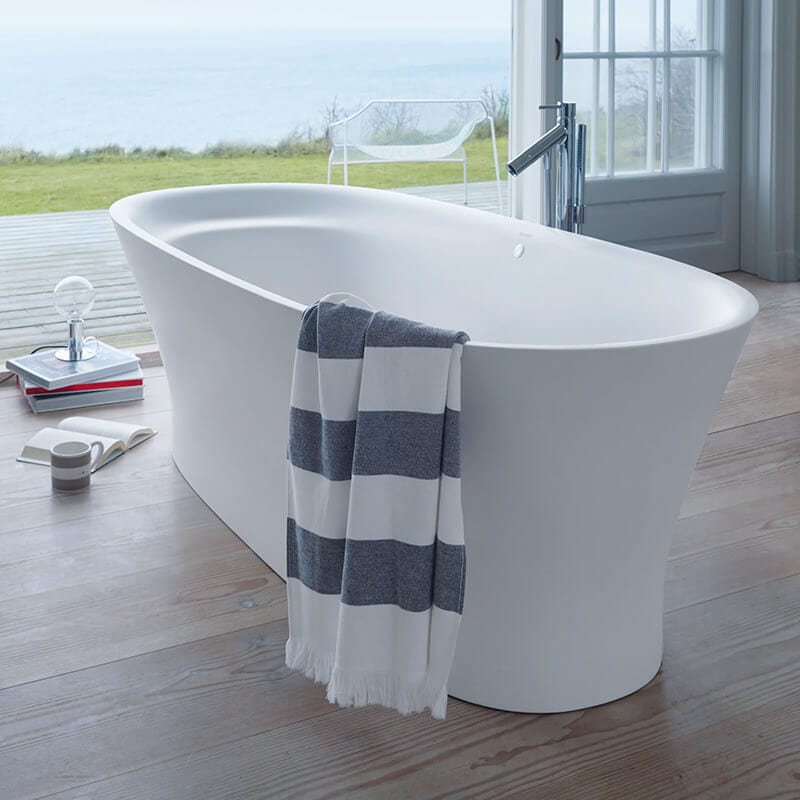 duravit 700330 freestanding bathtub lifestyle front side view up close