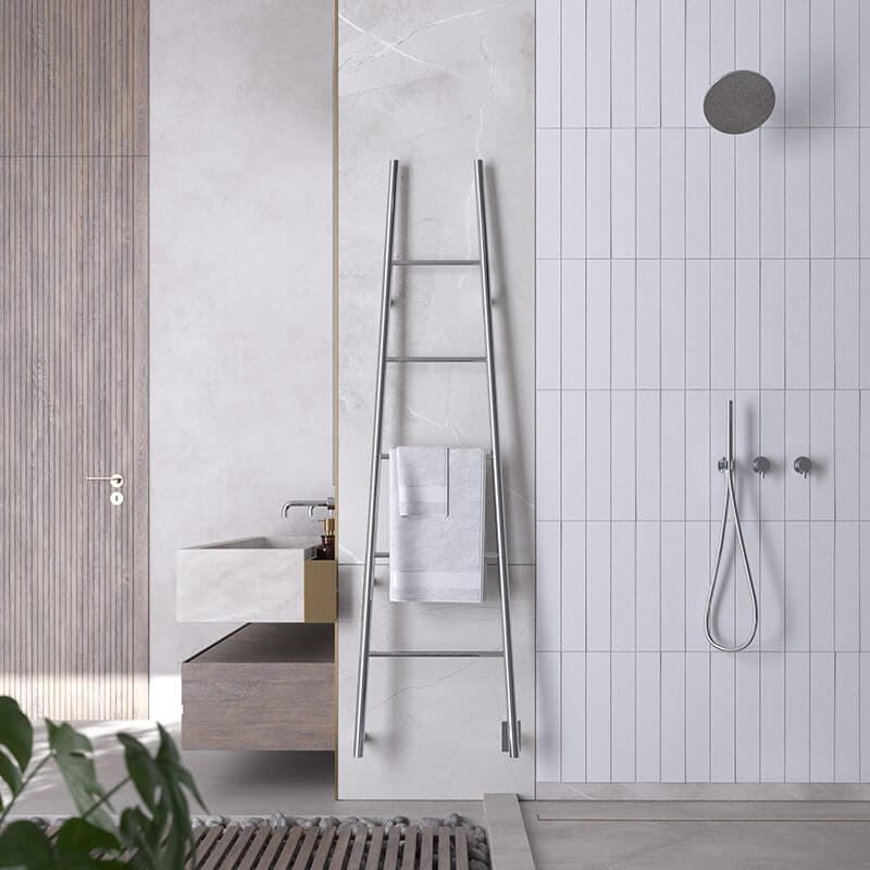 Jeeves Model a Ladder in Polished Stainless Front View With Two Towels