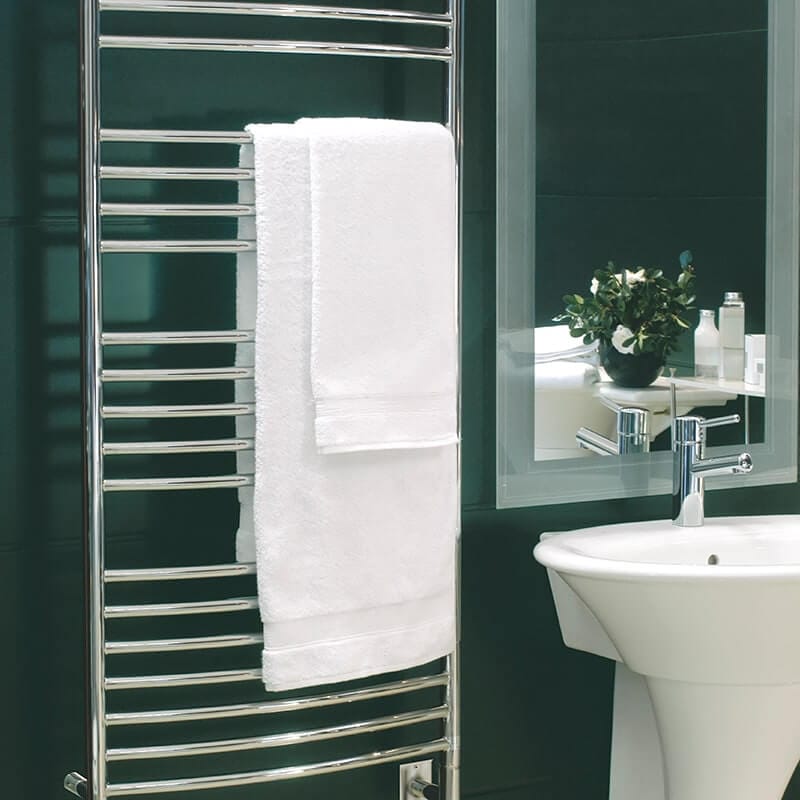 Jeeves Model D Curved in Polished Stainless Front View Up Close With White Towels