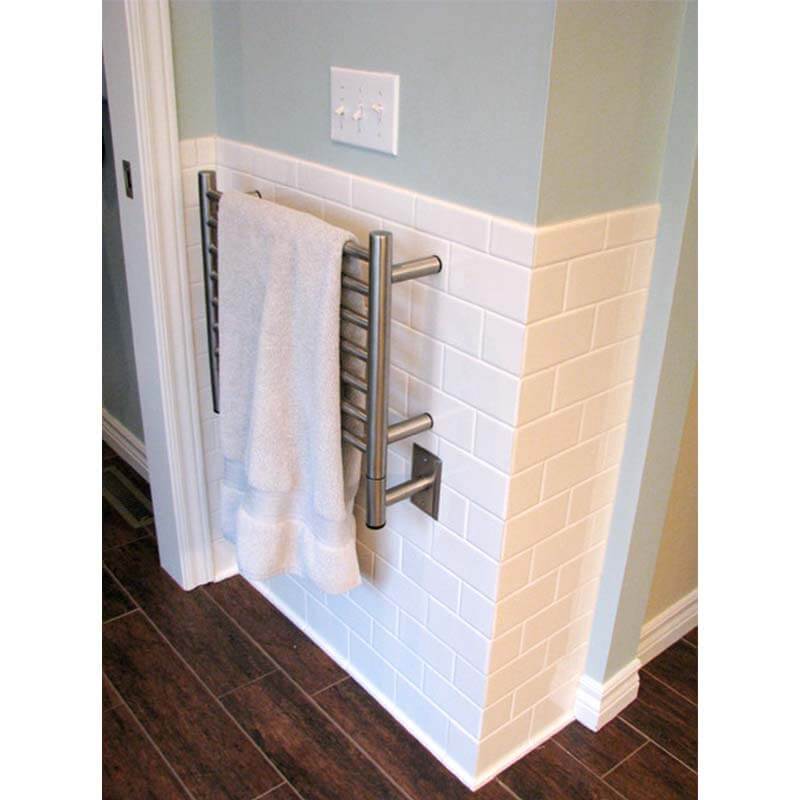 Jeeves Model H Straight in Brushed Stainless With White Towel