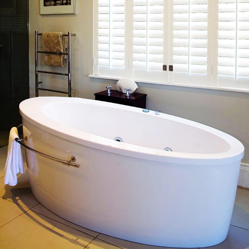 Jeeves Model J Straight in Polished Stainless Behind a Bathtub